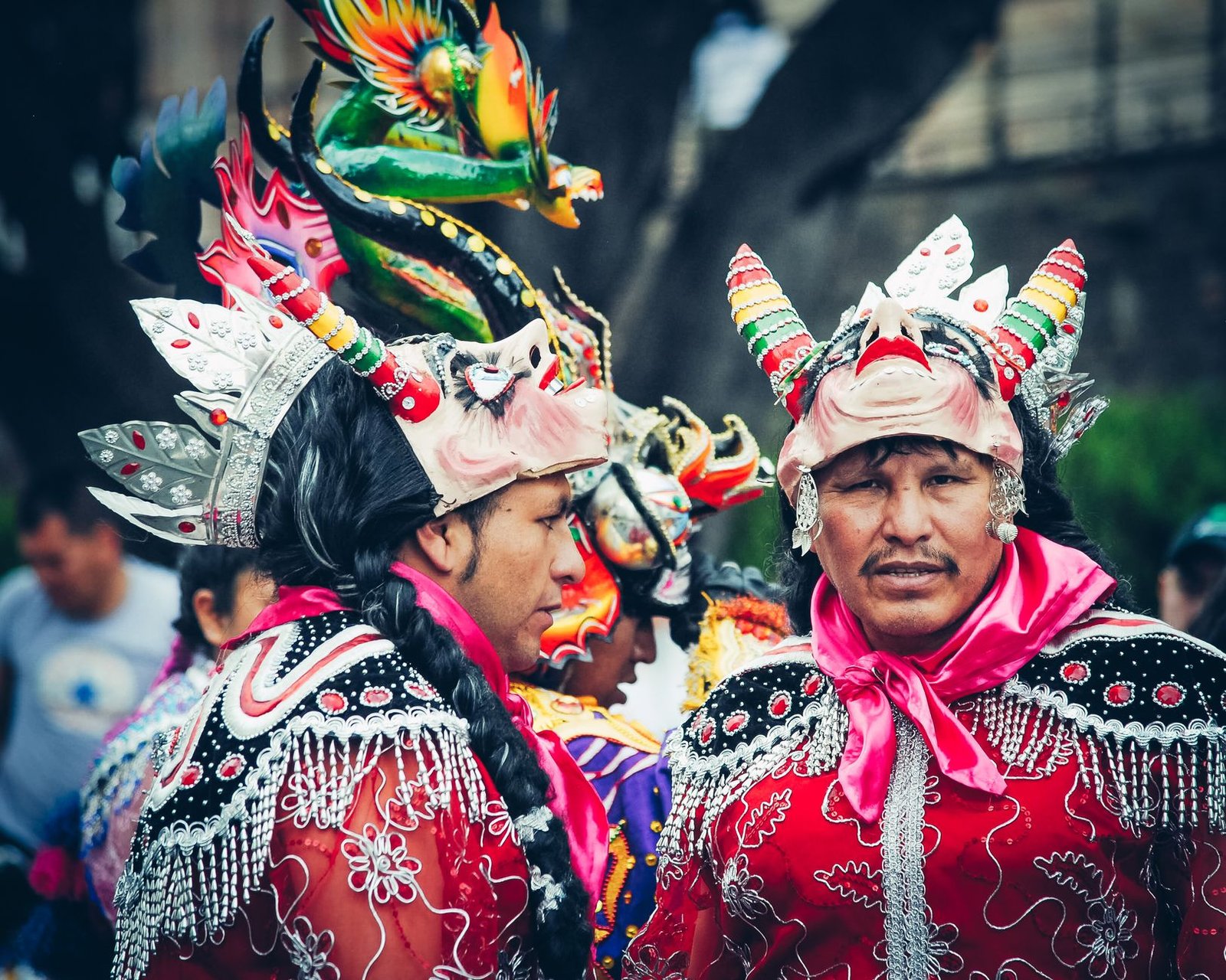 Danse folklorique en costume traditionnel pendant le Carnaval d’Oruro