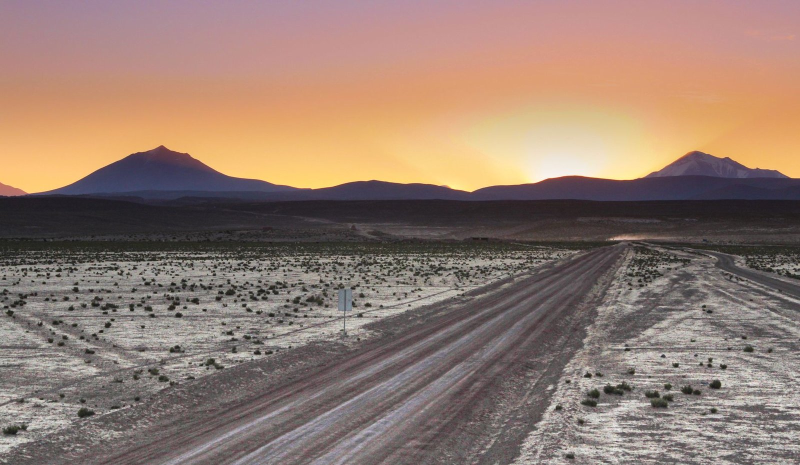 Paysage désertique au coucher du soleil dans la région d’Oruro